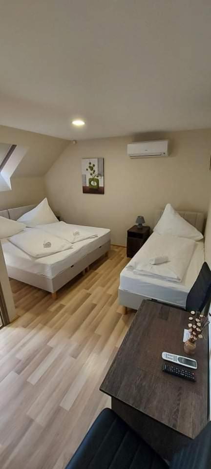 Soerpatika Vendeghaz Hotel Badacsonytomaj Room photo